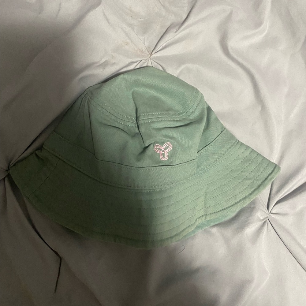 Aritzia bucket hat